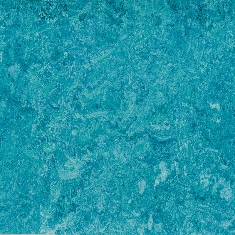 Friotaíocht stain & urláir ilchineálach ar chostas íseal