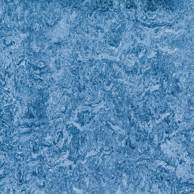 Friotaíocht stain & urláir ilchineálach ar chostas íseal