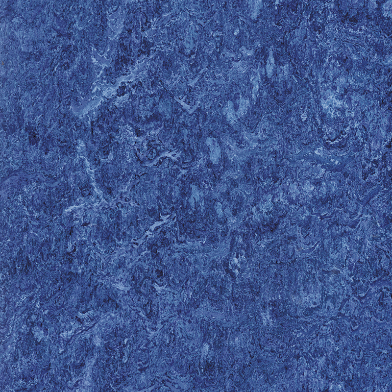 Friotaíocht stain & urláir ilchineálach ar chostas íseal