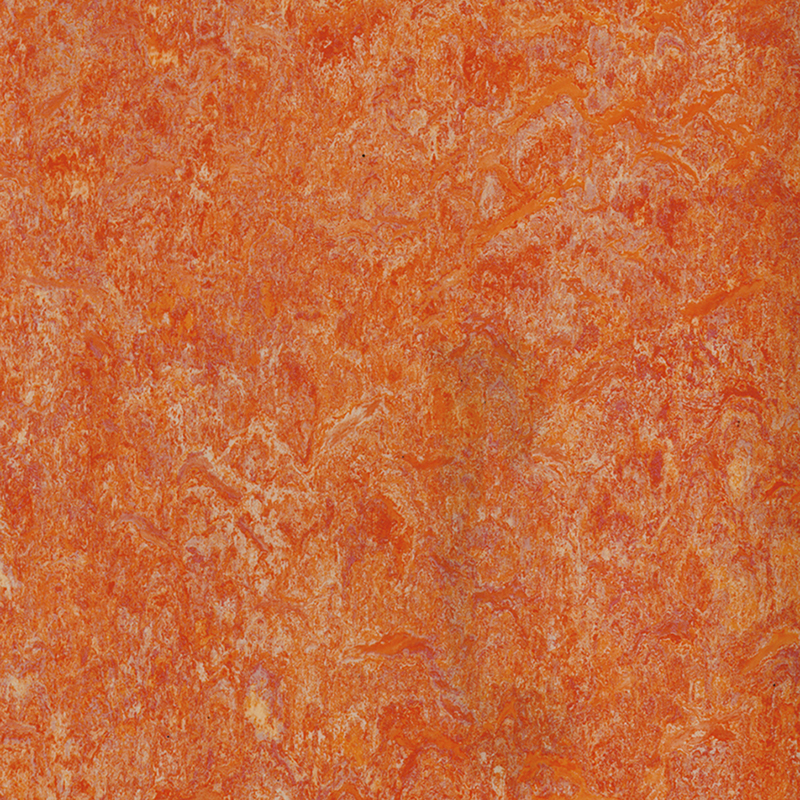 Friotaíocht stain & urláir ilchineálach ar chostas íseal